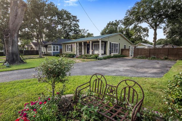 516 Clayton Street, Tomball, TX 77375