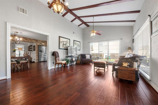 516 Clayton Street, Tomball, TX 77375