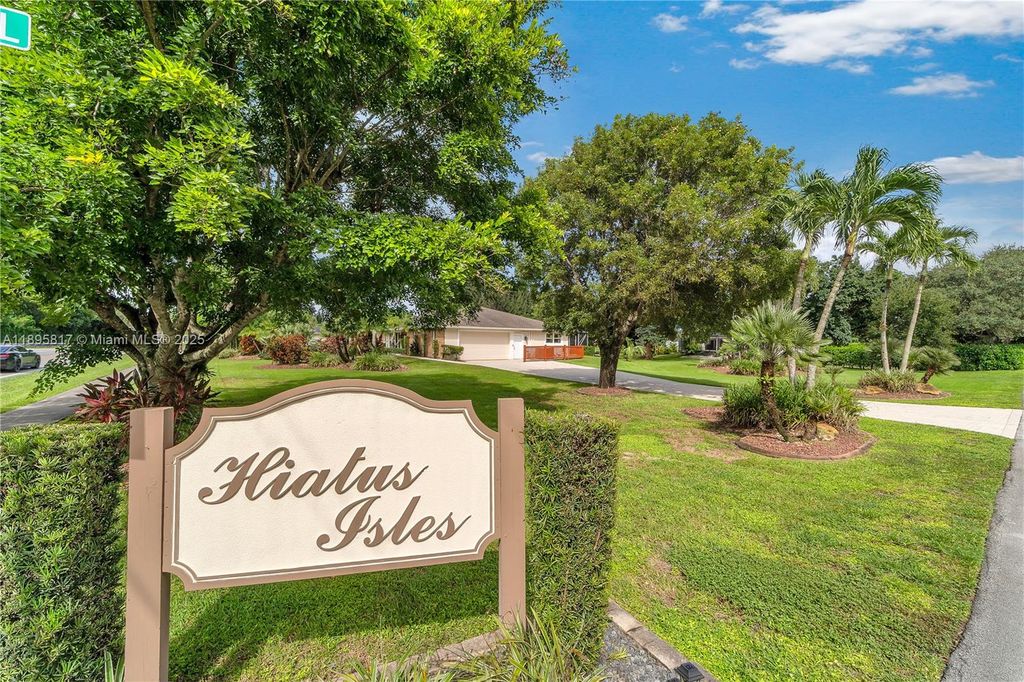 4020 SW 112th Ave, Davie, FL 33330