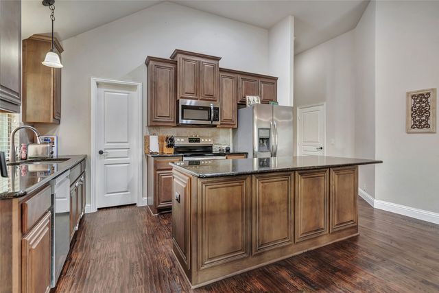 629 Fox View Drive, Fort Worth, TX 76131