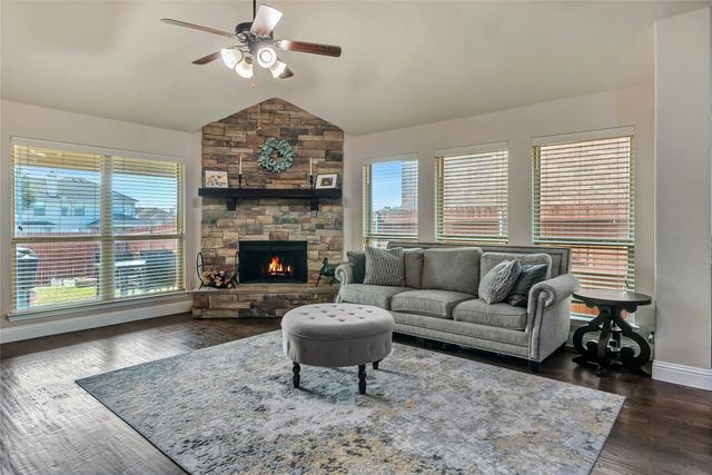 629 Fox View Drive, Fort Worth, TX 76131