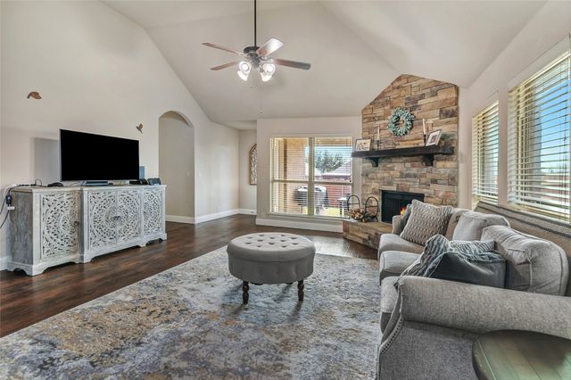 629 Fox View Drive, Fort Worth, TX 76131