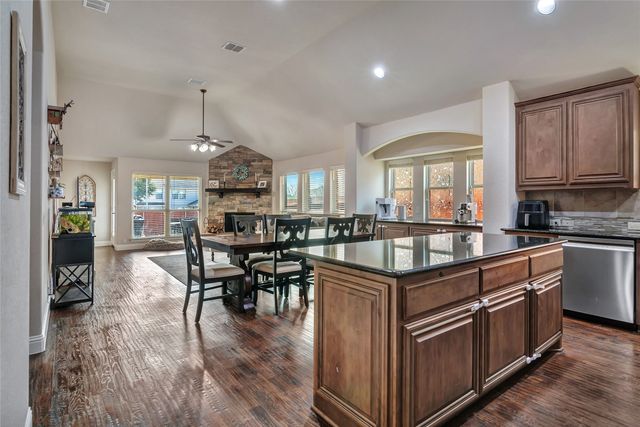 629 Fox View Drive, Fort Worth, TX 76131