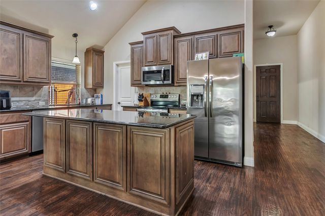 629 Fox View Drive, Fort Worth, TX 76131