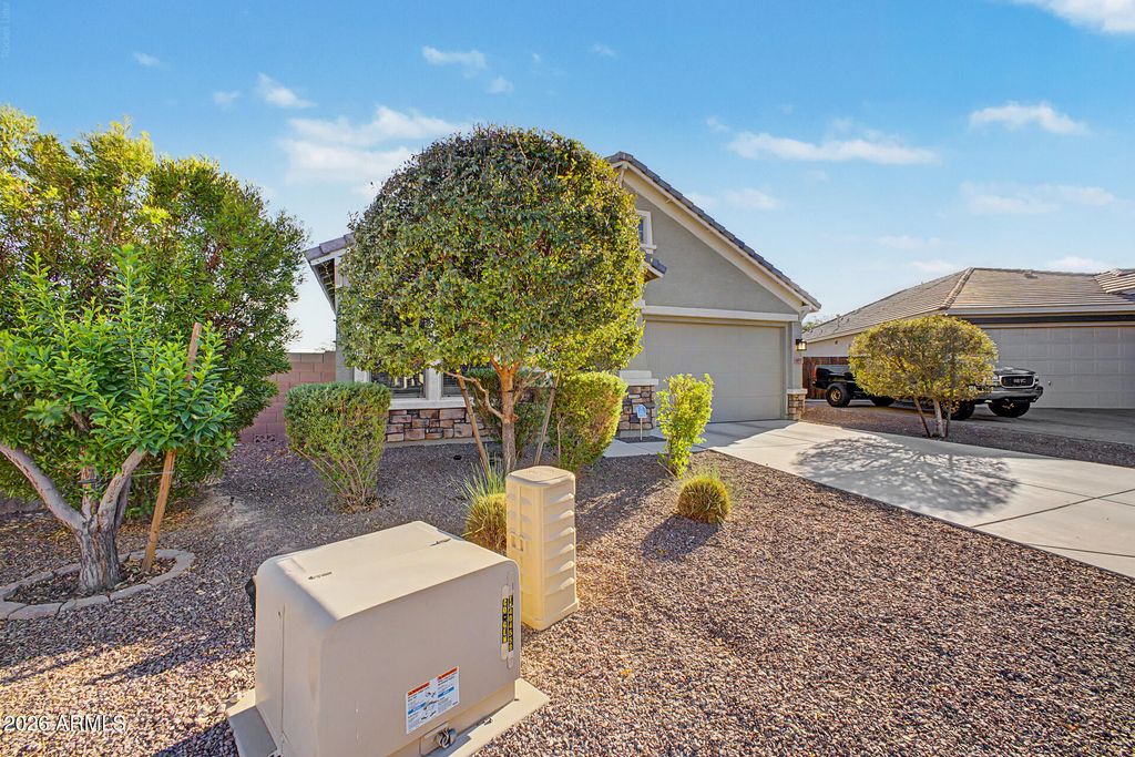 18693 W MESCAL Street, Surprise, AZ 85388 — photo 5