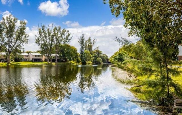3670 Inverrary Drive 3y, Lauderhill, FL 33319