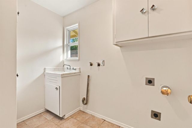 3721 Laura Ct, Sacramento, CA 95821