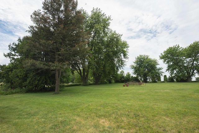 W7852 Town Hall ROAD, Sharon, WI 53585