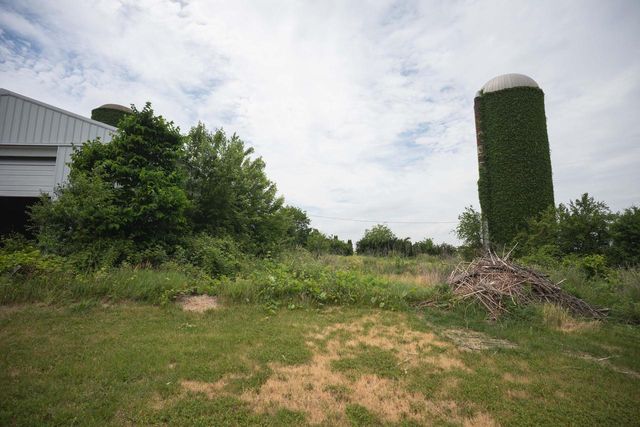 W7852 Town Hall ROAD, Sharon, WI 53585