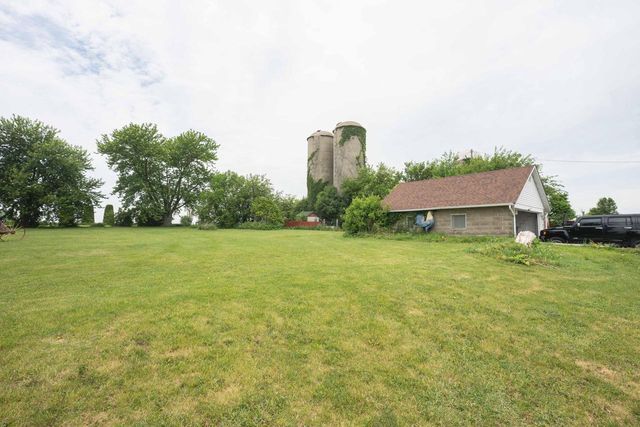 W7852 Town Hall ROAD, Sharon, WI 53585
