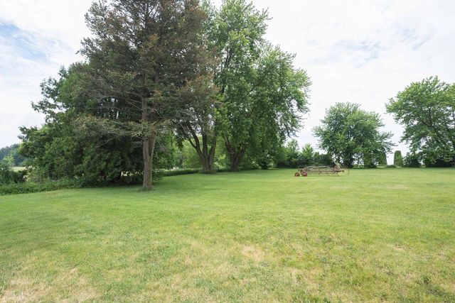 W7852 Town Hall ROAD, Sharon, WI 53585