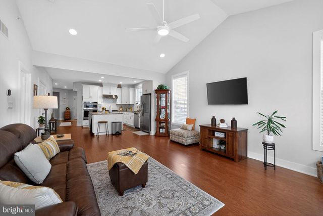 727 FRIENDSHIP HILL DR, Collegeville, PA 19426