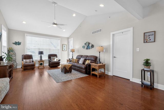 727 FRIENDSHIP HILL DR, Collegeville, PA 19426