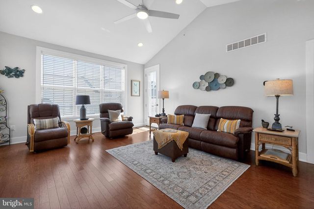 727 FRIENDSHIP HILL DR, Collegeville, PA 19426