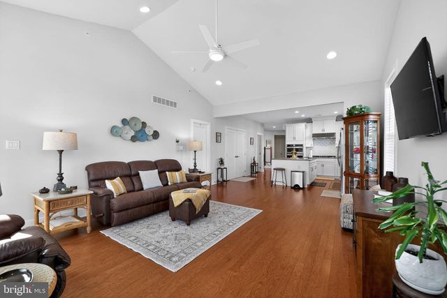 727 FRIENDSHIP HILL DR, Collegeville, PA 19426