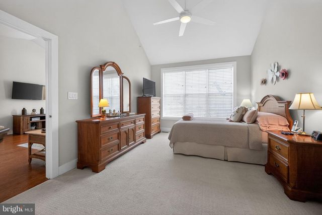 727 FRIENDSHIP HILL DR, Collegeville, PA 19426