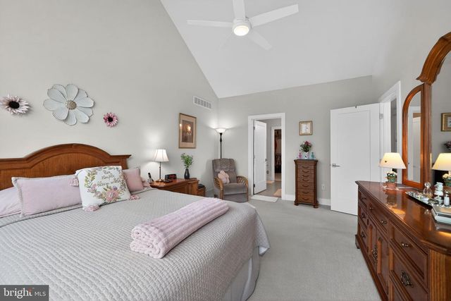 727 FRIENDSHIP HILL DR, Collegeville, PA 19426