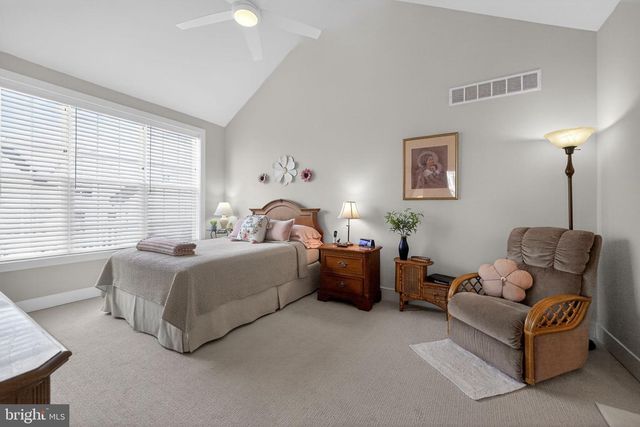 727 FRIENDSHIP HILL DR, Collegeville, PA 19426