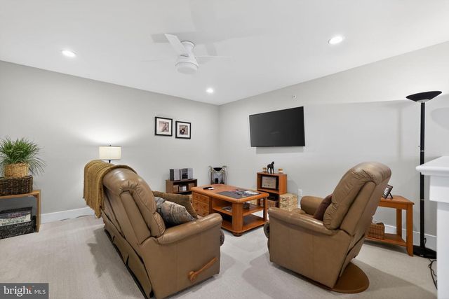 727 FRIENDSHIP HILL DR, Collegeville, PA 19426