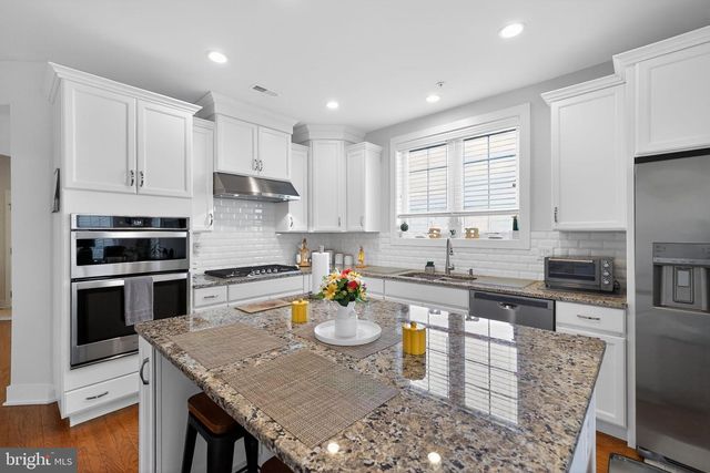 727 FRIENDSHIP HILL DR, Collegeville, PA 19426