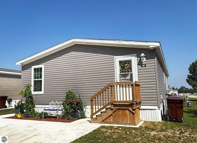 1187 Ironstone Drive, Mt Pleasant, MI 48858