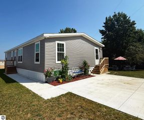 1187 Ironstone Drive, Mt Pleasant, MI 48858