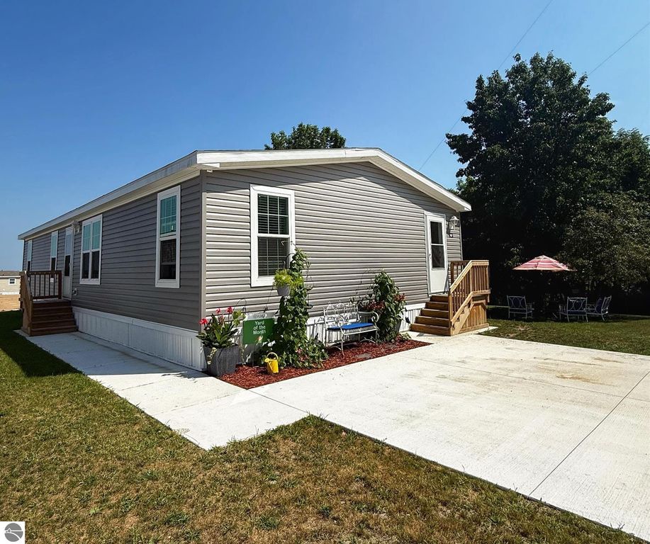1187 Ironstone Drive, Mt Pleasant, MI 48858