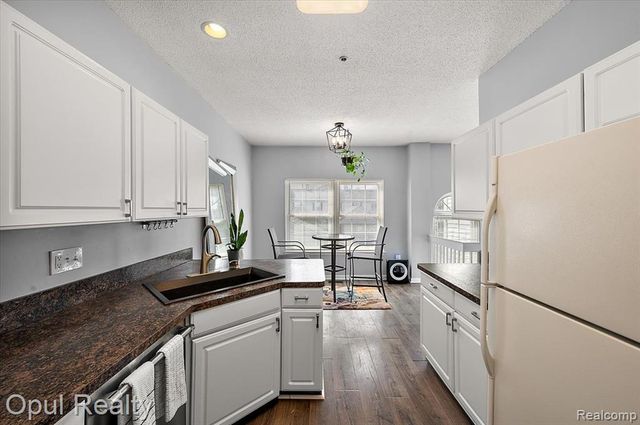 49714 Draper Circle 87, Plymouth, MI 48170