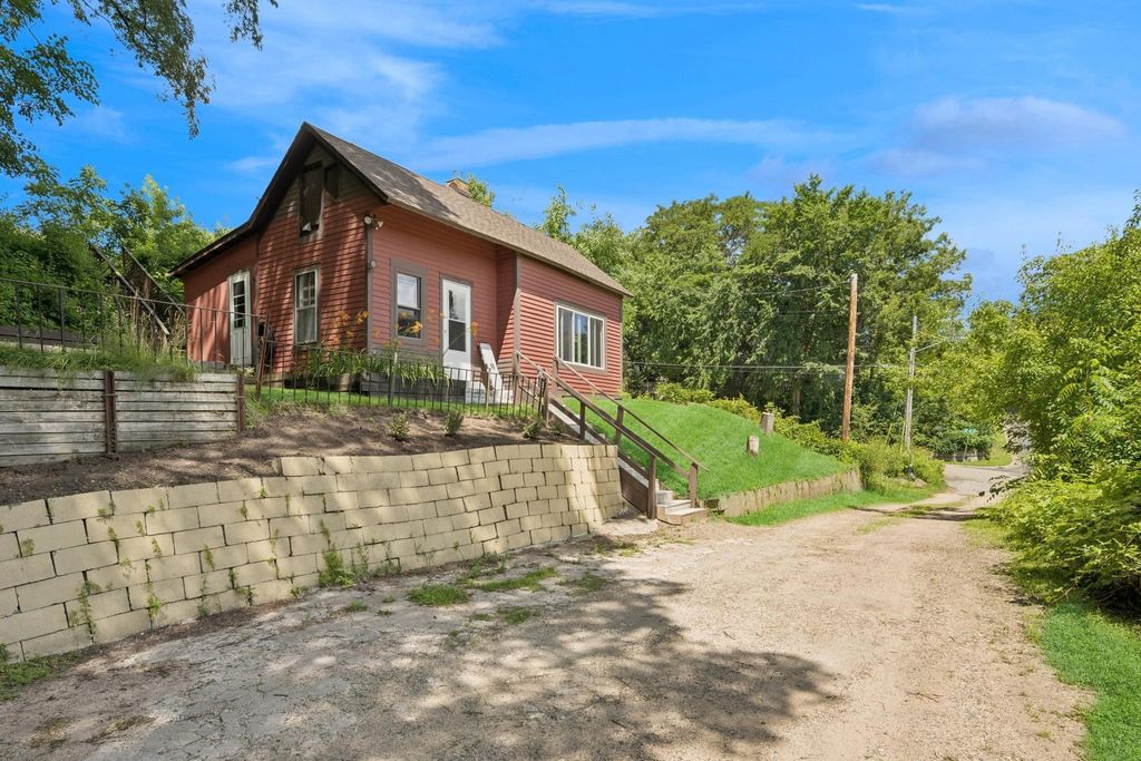 1818 1st Street N, Stillwater, MN 55082