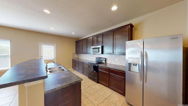 6814 Puente Fields, Converse, TX 78109