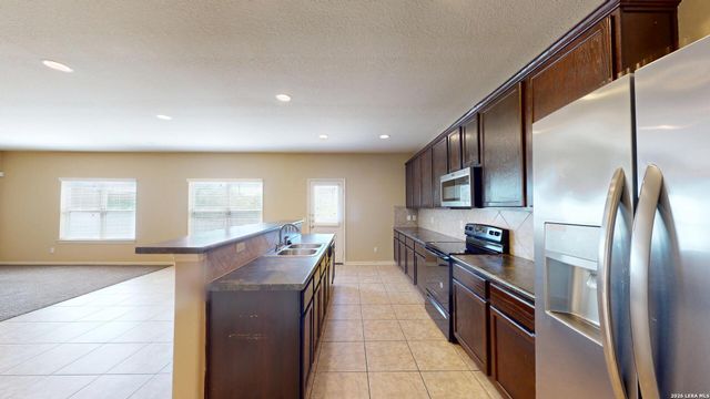 6814 Puente Fields, Converse, TX 78109