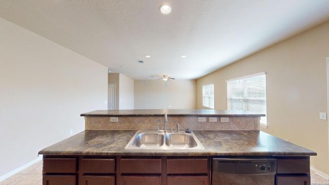 6814 Puente Fields, Converse, TX 78109