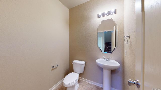 6814 Puente Fields, Converse, TX 78109