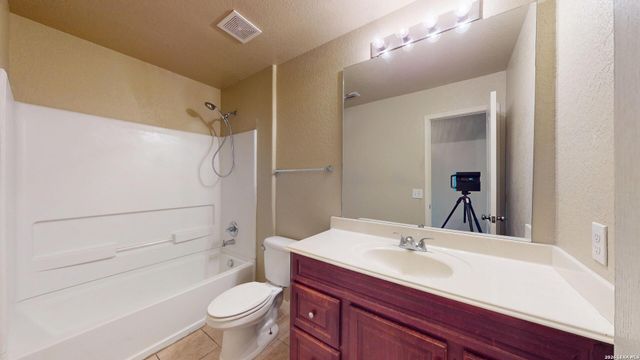 6814 Puente Fields, Converse, TX 78109