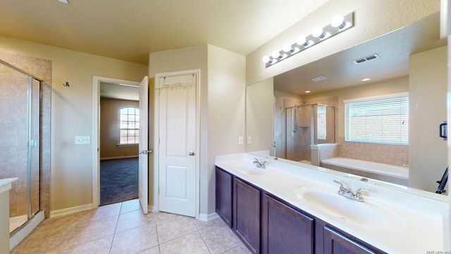 6814 Puente Fields, Converse, TX 78109