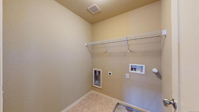 6814 Puente Fields, Converse, TX 78109