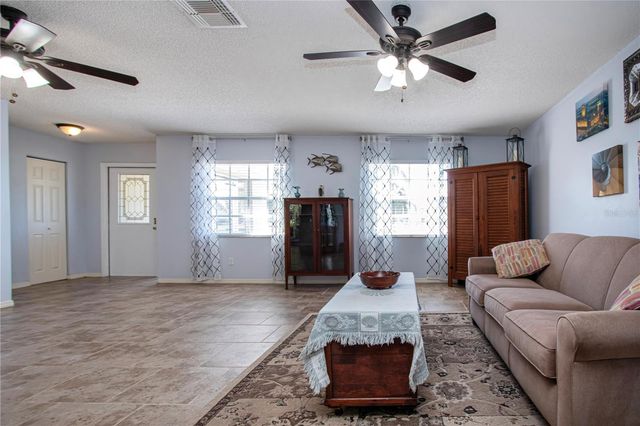 203 AMESBURY CIRCLE, Sun City Center, FL 33573