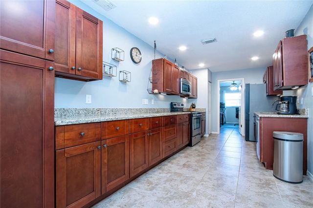 203 AMESBURY CIRCLE, Sun City Center, FL 33573