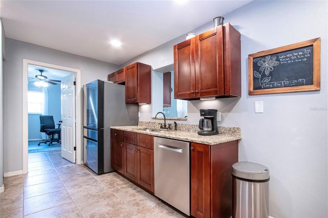 203 AMESBURY CIRCLE, Sun City Center, FL 33573