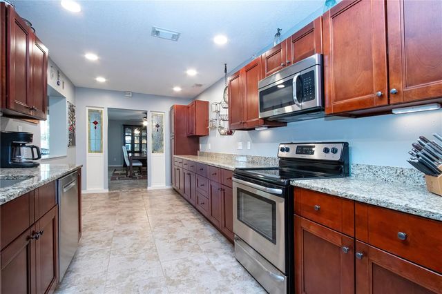 203 AMESBURY CIRCLE, Sun City Center, FL 33573