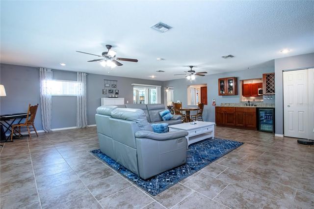 203 AMESBURY CIRCLE, Sun City Center, FL 33573