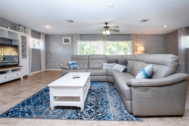 203 AMESBURY CIRCLE, Sun City Center, FL 33573