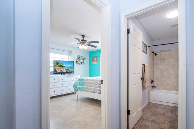 203 AMESBURY CIRCLE, Sun City Center, FL 33573