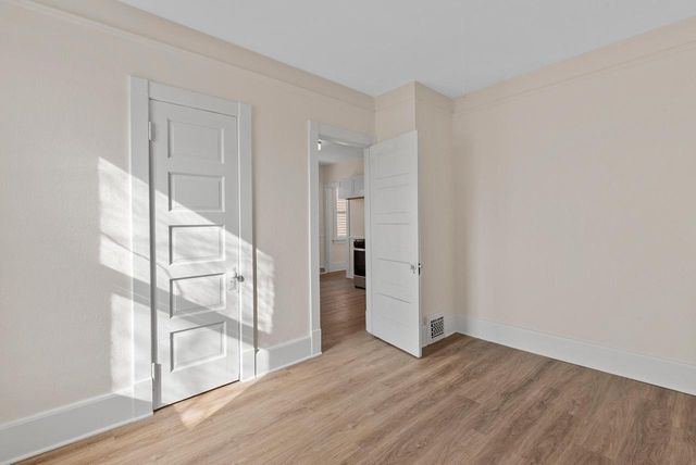 3527 W Branting LANE, Milwaukee, WI 53215