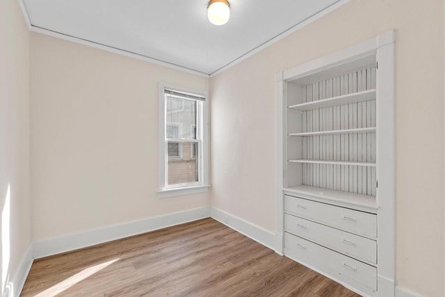 3527 W Branting LANE, Milwaukee, WI 53215