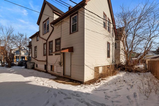 3527 W Branting LANE, Milwaukee, WI 53215