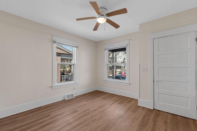 3527 W Branting LANE, Milwaukee, WI 53215