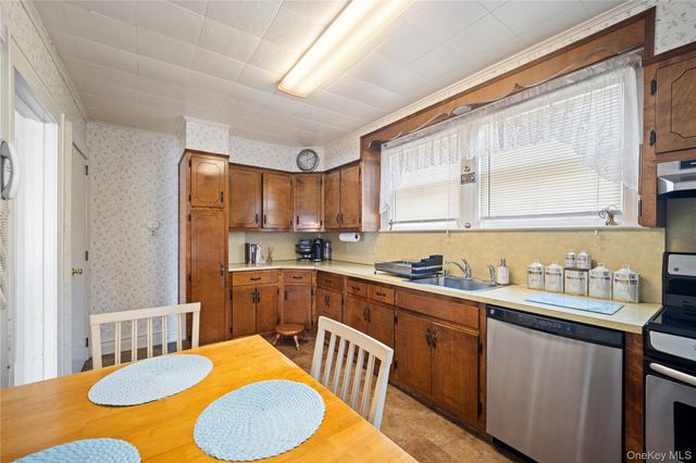 6045 69th Street, Maspeth, NY 11378