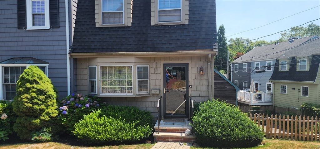 3 Frost Ln 1, Marblehead, MA 01945