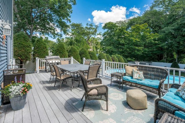 433 Hillside Avenue, West Sayville, NY 11769